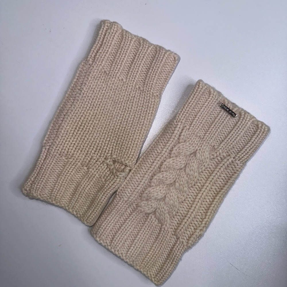 Henri Bendel gloves